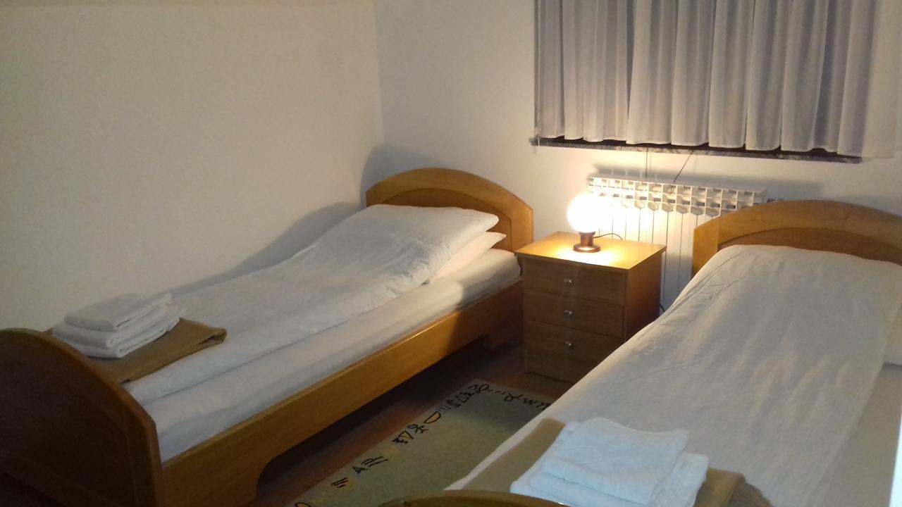 Gradska Kavana Guest House Kupres  Exteriör bild