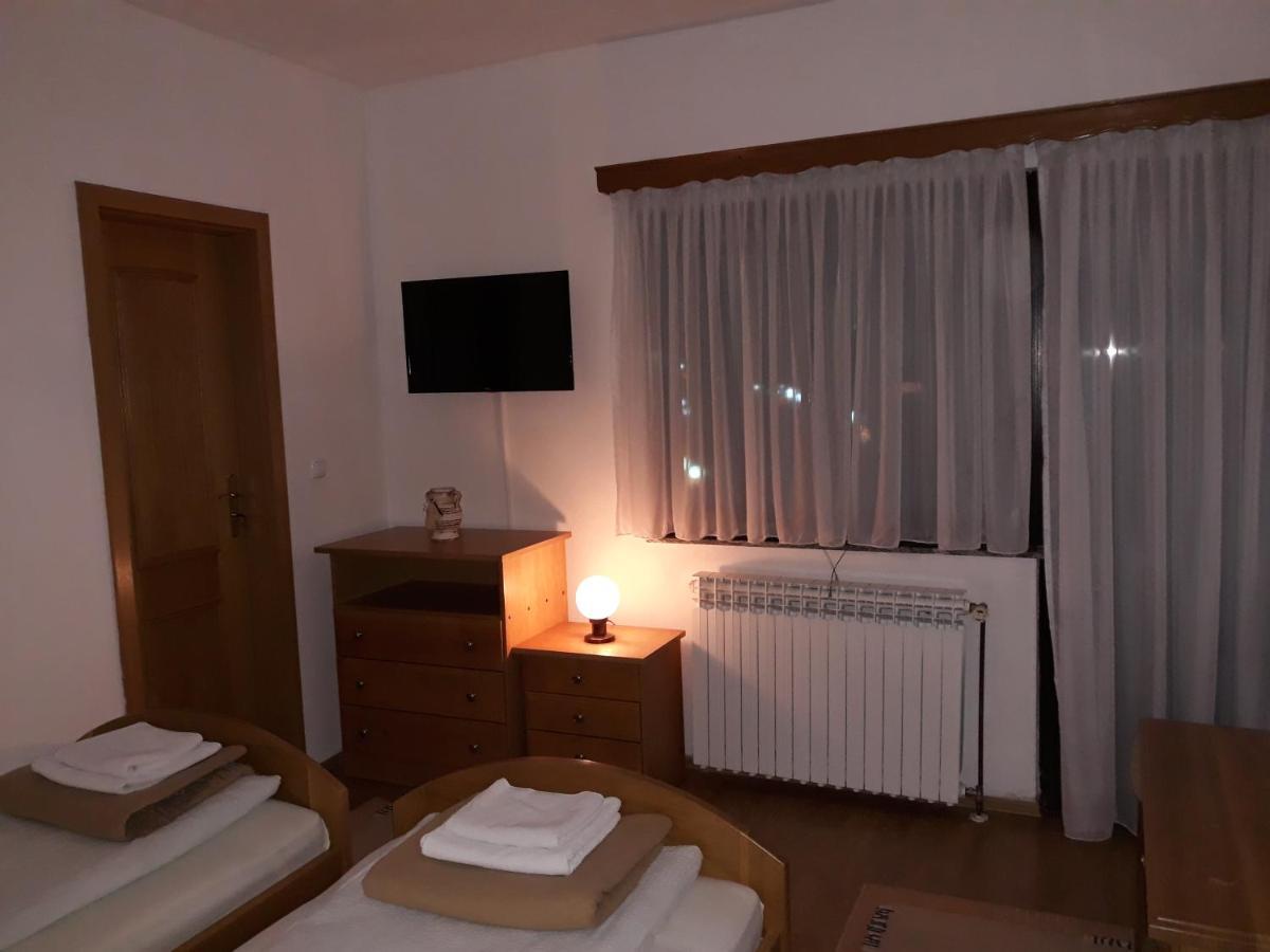 Gradska Kavana Guest House Kupres  Exteriör bild